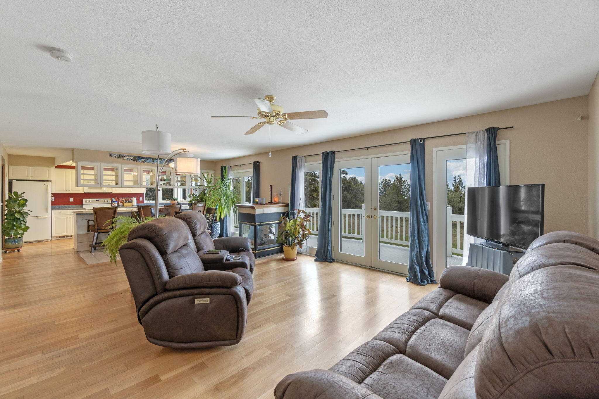 17722 Pope Road Merrill, OR 97633 - Photo 24 of 61 a living room with furniture and a large window