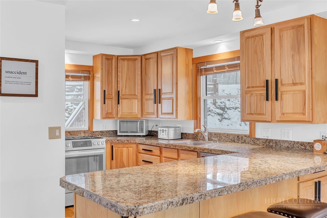 133-135 Locust Ridge Road Beech Mountain, NC 28604 - Photo 10 of 46