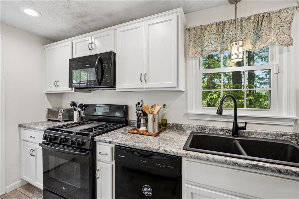 90 Comet Road Methuen, MA 01844 - Photo 13 of 34