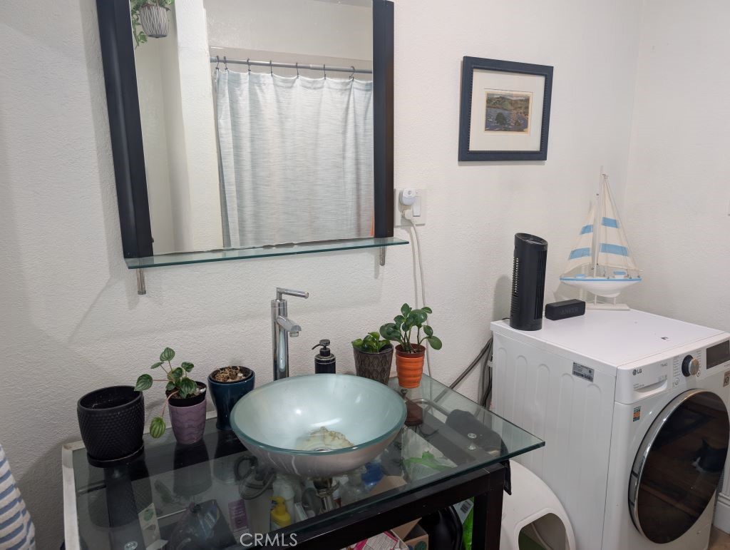 438 Cedar Avenue, Unit 4 Long Beach, CA 90802 - Photo 4 of 12 a bathroom with a sink a toilet and mirror