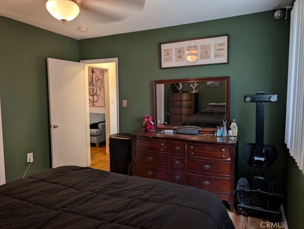 438 Cedar Avenue, Unit 4 Long Beach, CA 90802 - Photo 6 of 12 a bedroom with a bed and a flat screen tv