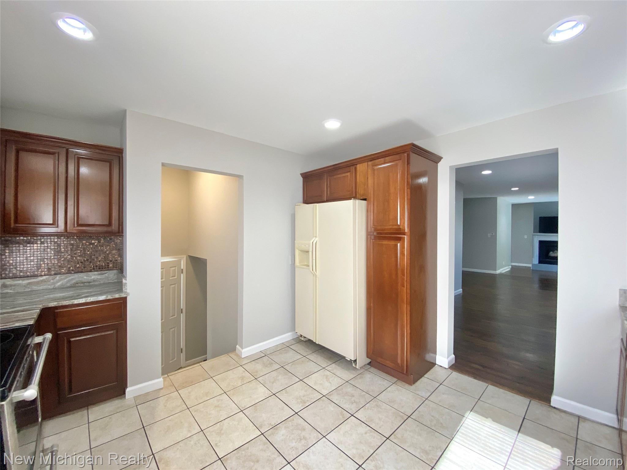 5521 Calkins Road Flint, MI 48532 - Photo 6 of 38 AEE6FC4E-7BC6-4A12-B4F8-2E915C9A6D5D.jpeg