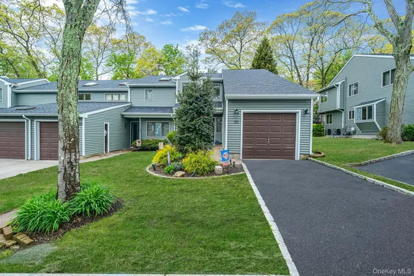 $559,000 | 35 Jeremy Circle, Nesconset, NY 11767