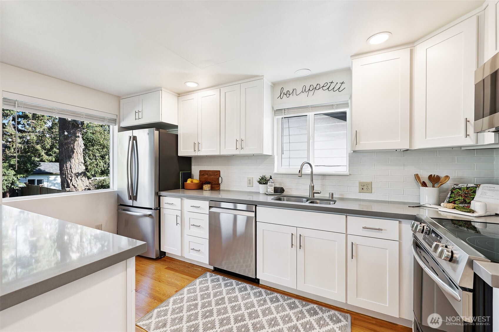 10618 35th Avenue Southwest Seattle, WA 98146 - Photo 4 of 23