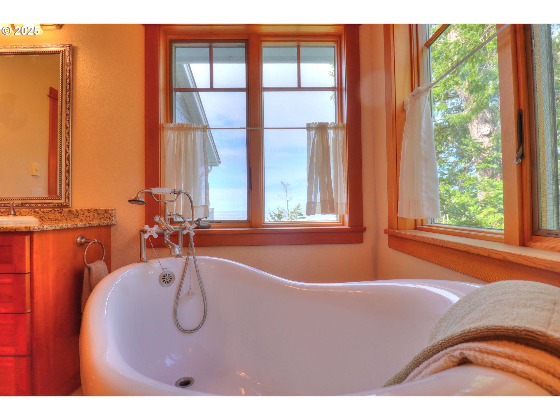 94430 Tom Cat Hill Road Gold Beach, OR 97444 - Photo 31 of 46 Attached Bathroom #1