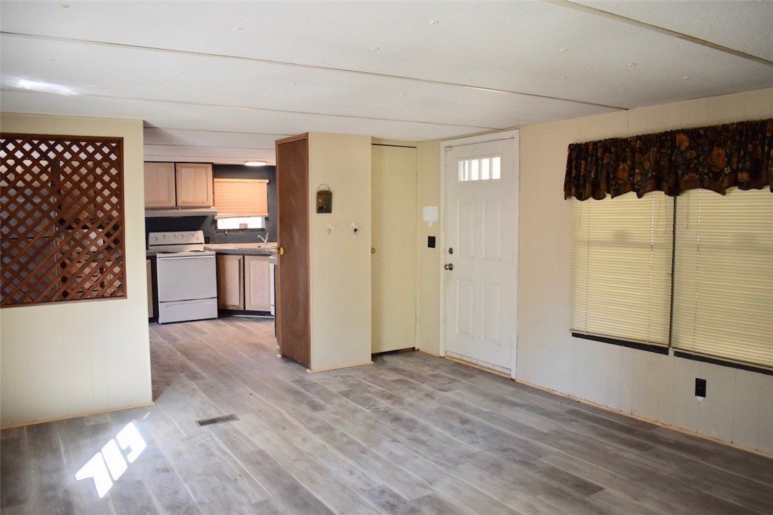 395 Fishers Cove Road Fair Play, SC 29643 - Photo 4 of 9 Gallery Image 4