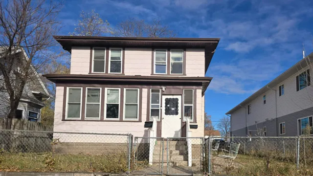 $224,900 | 1221 Ross Avenue, St. Paul, MN 55106