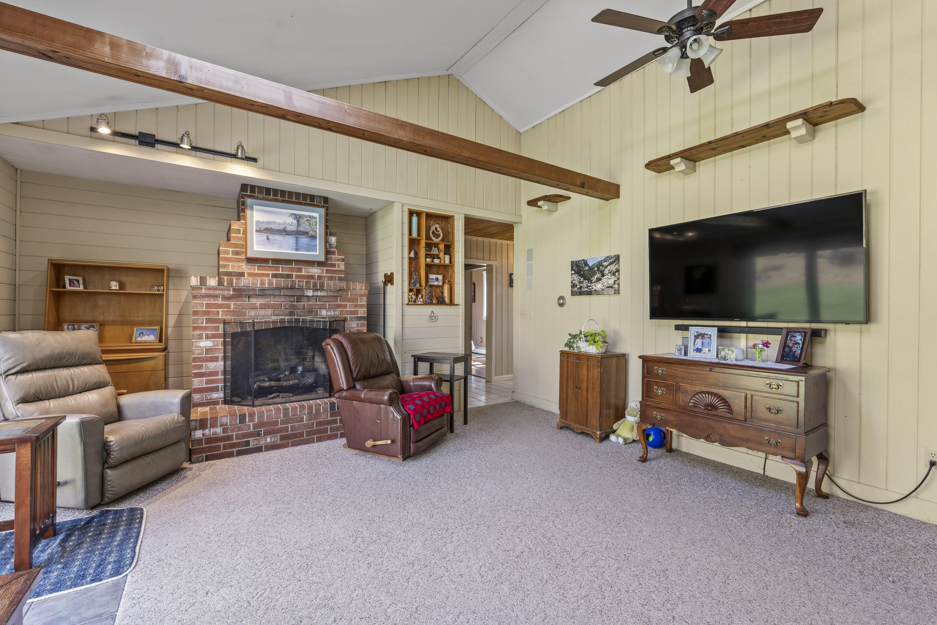 186 Clay Hill Road York, ME 03902 - Photo 8 of 36 Living Room