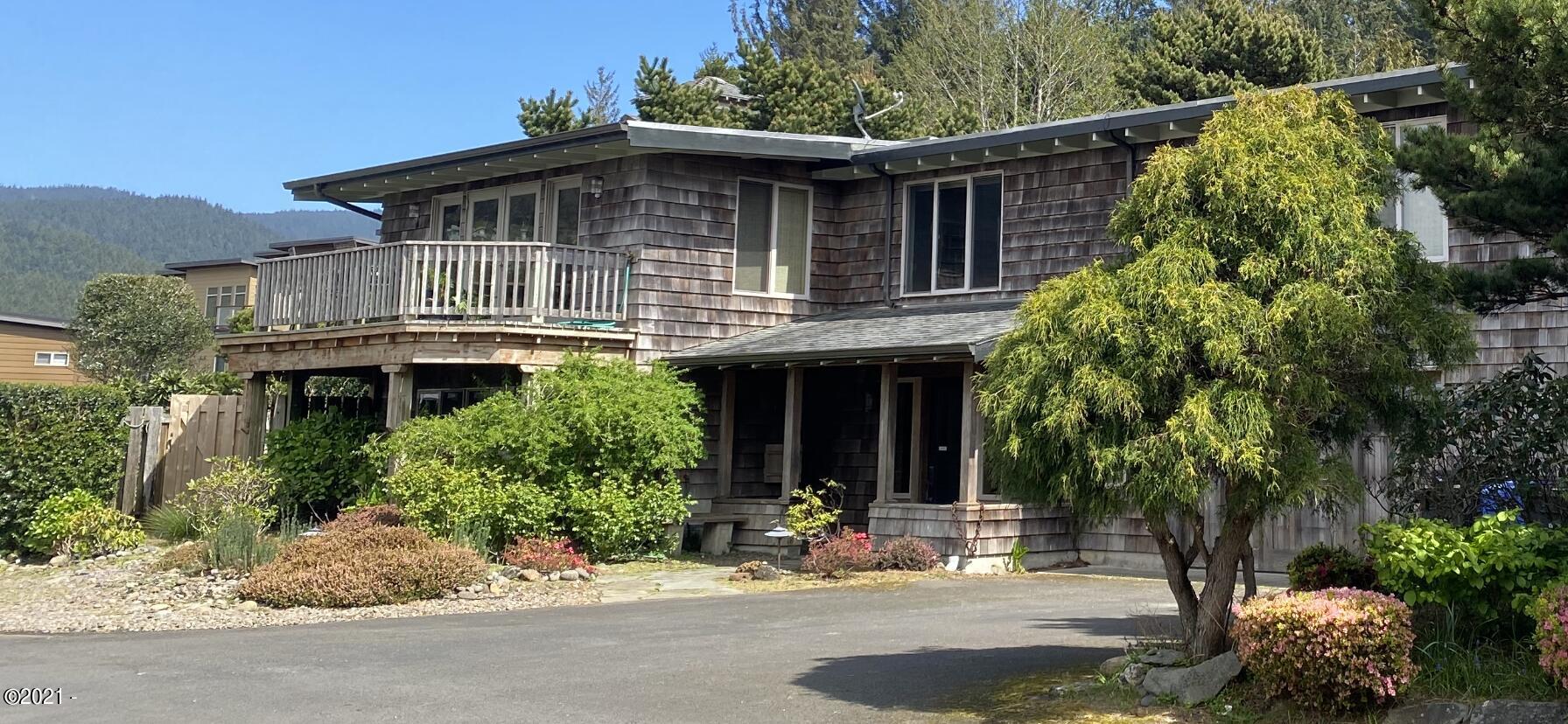 17 Shell Street Yachats, OR 97498 - Photo 26 of 63 Landscaped Beach house
