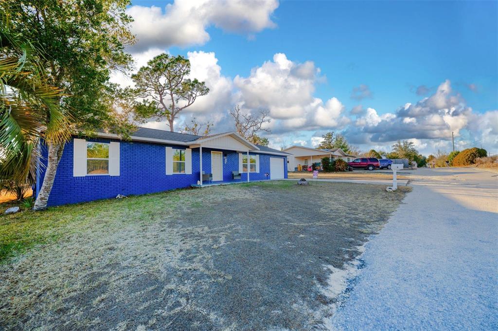 9330 Southeast Maricamp Road Ocala, FL 34472 - Photo 4 of 19 a view of a house with a yard