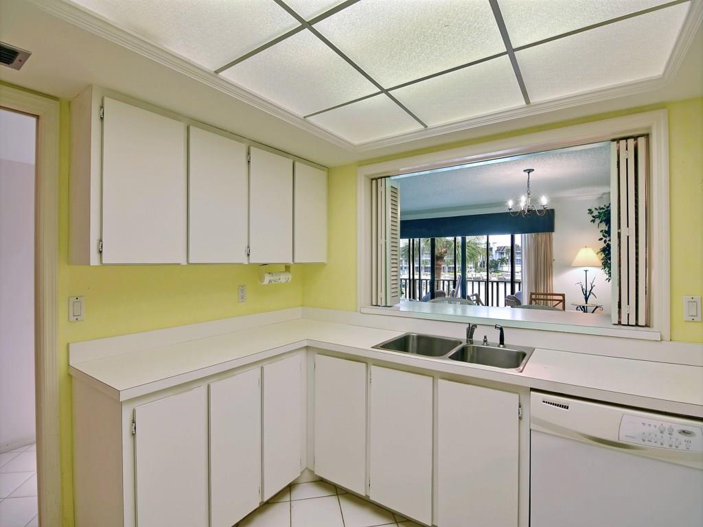 1880 Bay Road, Unit 220I Vero Beach, FL 32963 - Photo 12 of 28