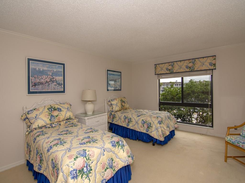 1880 Bay Road, Unit 220I Vero Beach, FL 32963 - Photo 15 of 28