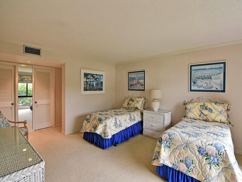 1880 Bay Road, Unit 220I Vero Beach, FL 32963 - Photo 16 of 28
