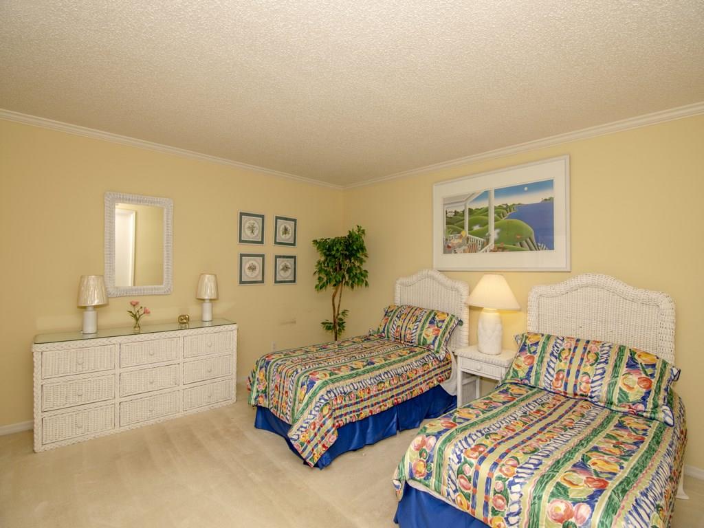 1880 Bay Road, Unit 220I Vero Beach, FL 32963 - Photo 18 of 28