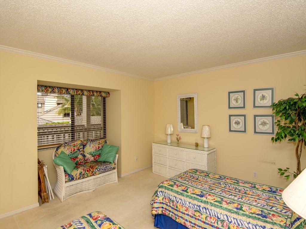 1880 Bay Road, Unit 220I Vero Beach, FL 32963 - Photo 19 of 28