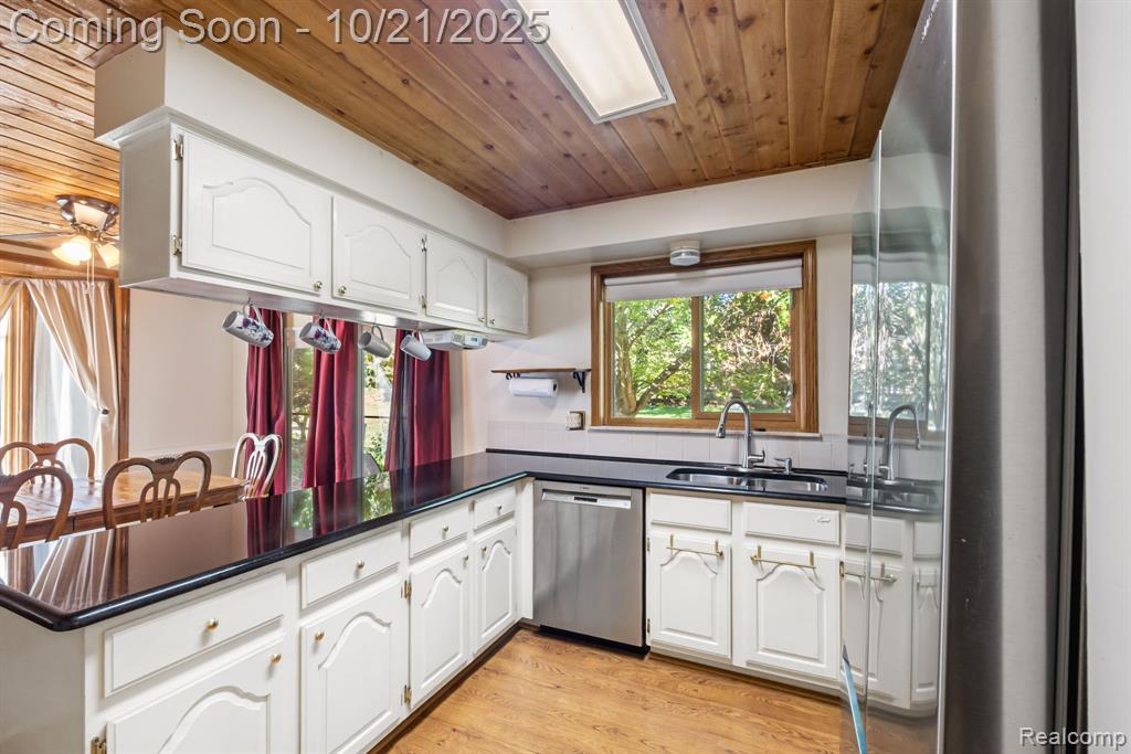 2132 Winchester Road Rochester, MI 48307 - Photo 16 of 51