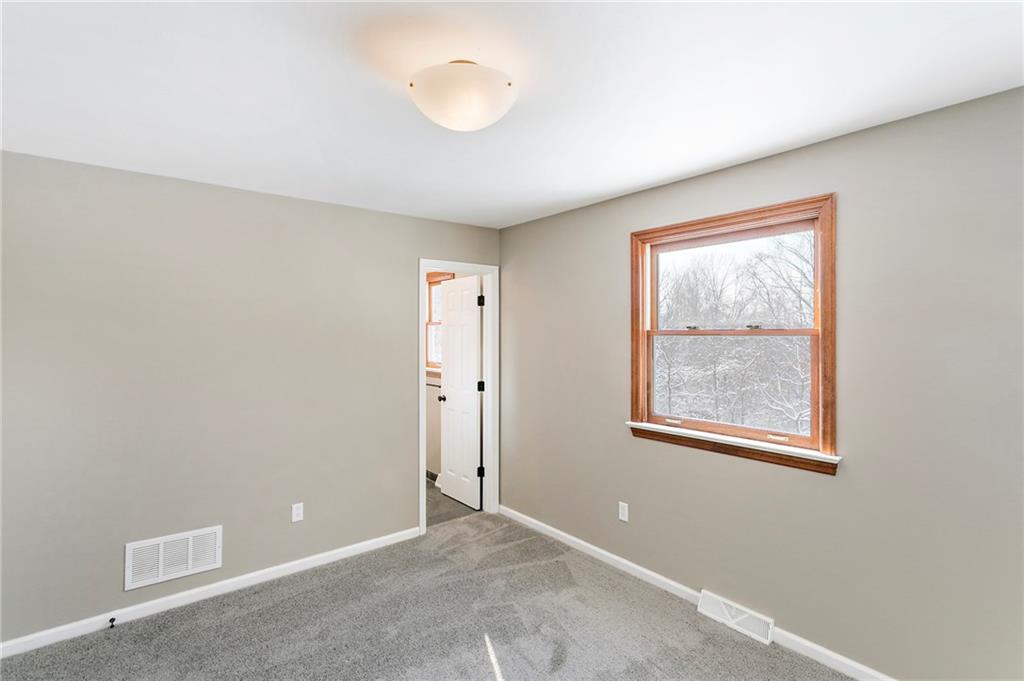 121 Palmer Road Pittsburgh, PA 15239 - Photo 9 of 20