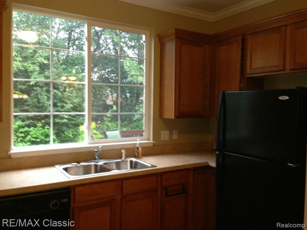 41484 Glade Road, Unit 57 Canton, MI 48187 - Photo 9 of 25 LARGE WINDOWS
