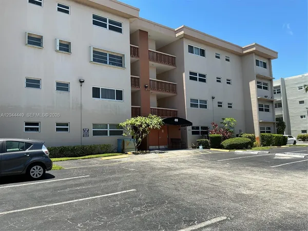 $1,490 | 410 Southeast 2nd Street, Unit 307, Hallandale Beach, FL 33009