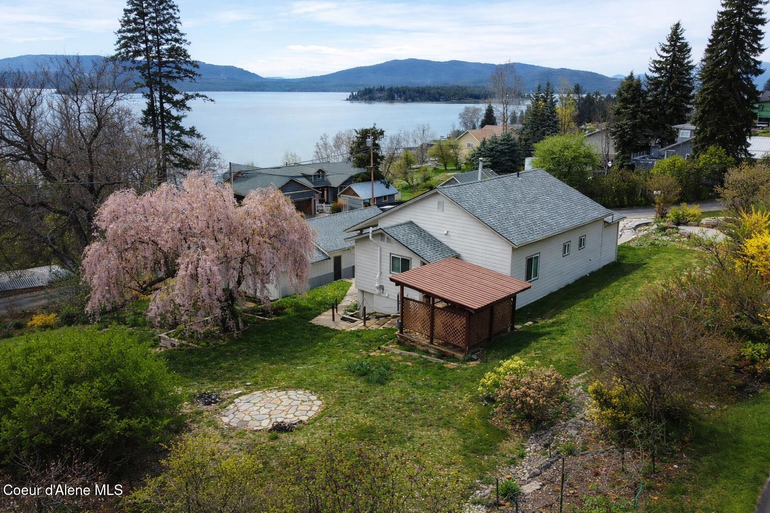 312 Ellisport Street Hope, ID 83836 - Photo 1 of 46 Chat version 900 Ellisport backyard