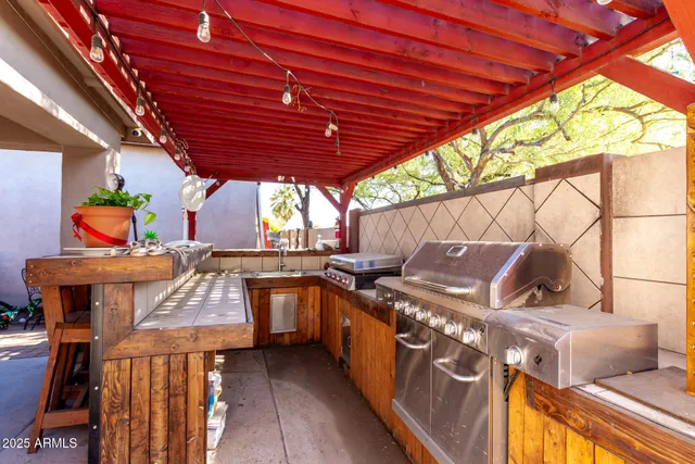 a view of an outdoor kitchen