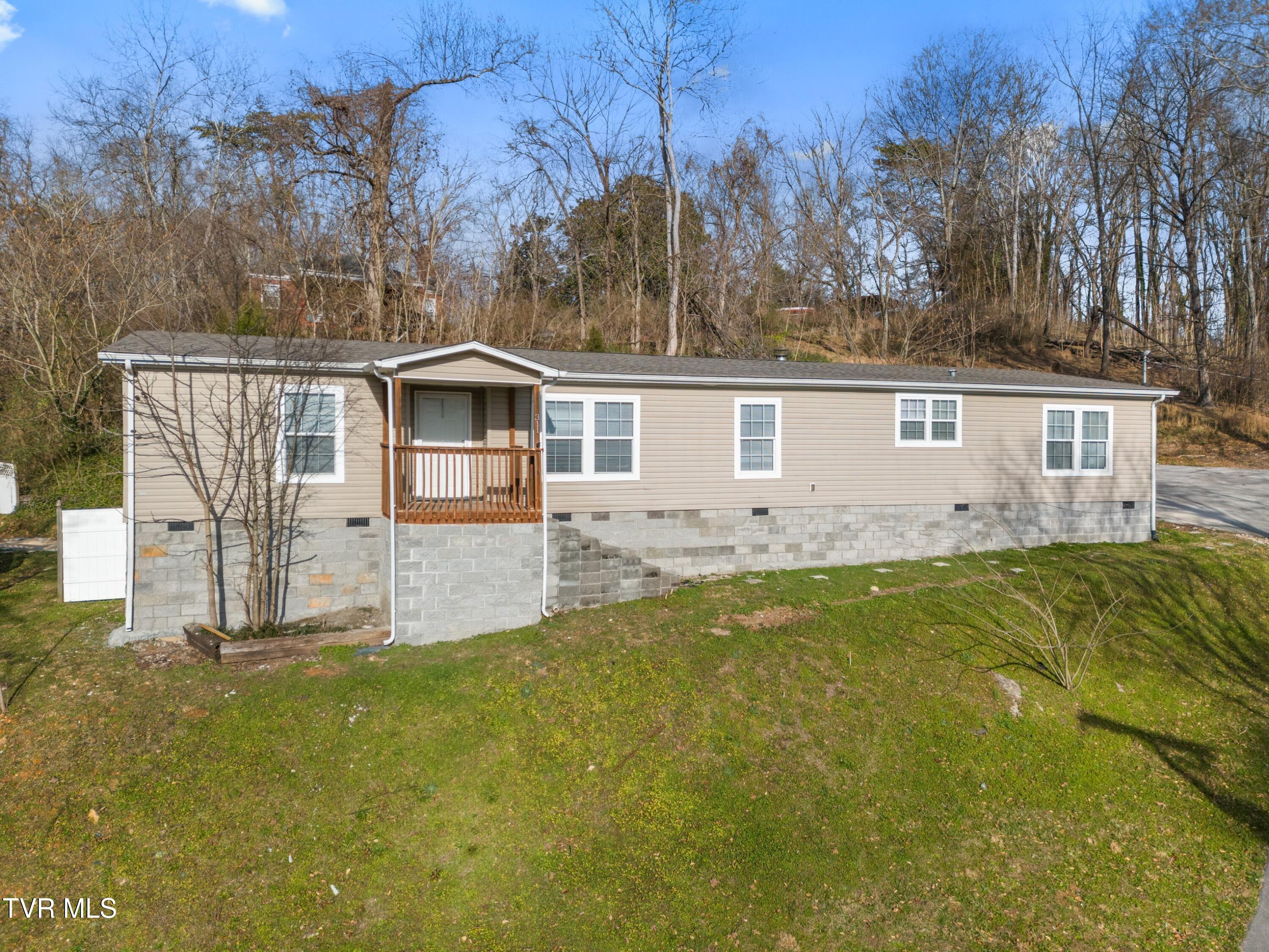 311 Spring Street Clinton, TN 37716 - Photo 2 of 40 002-311SpringStreet-Clinton-TN-37716-SMA