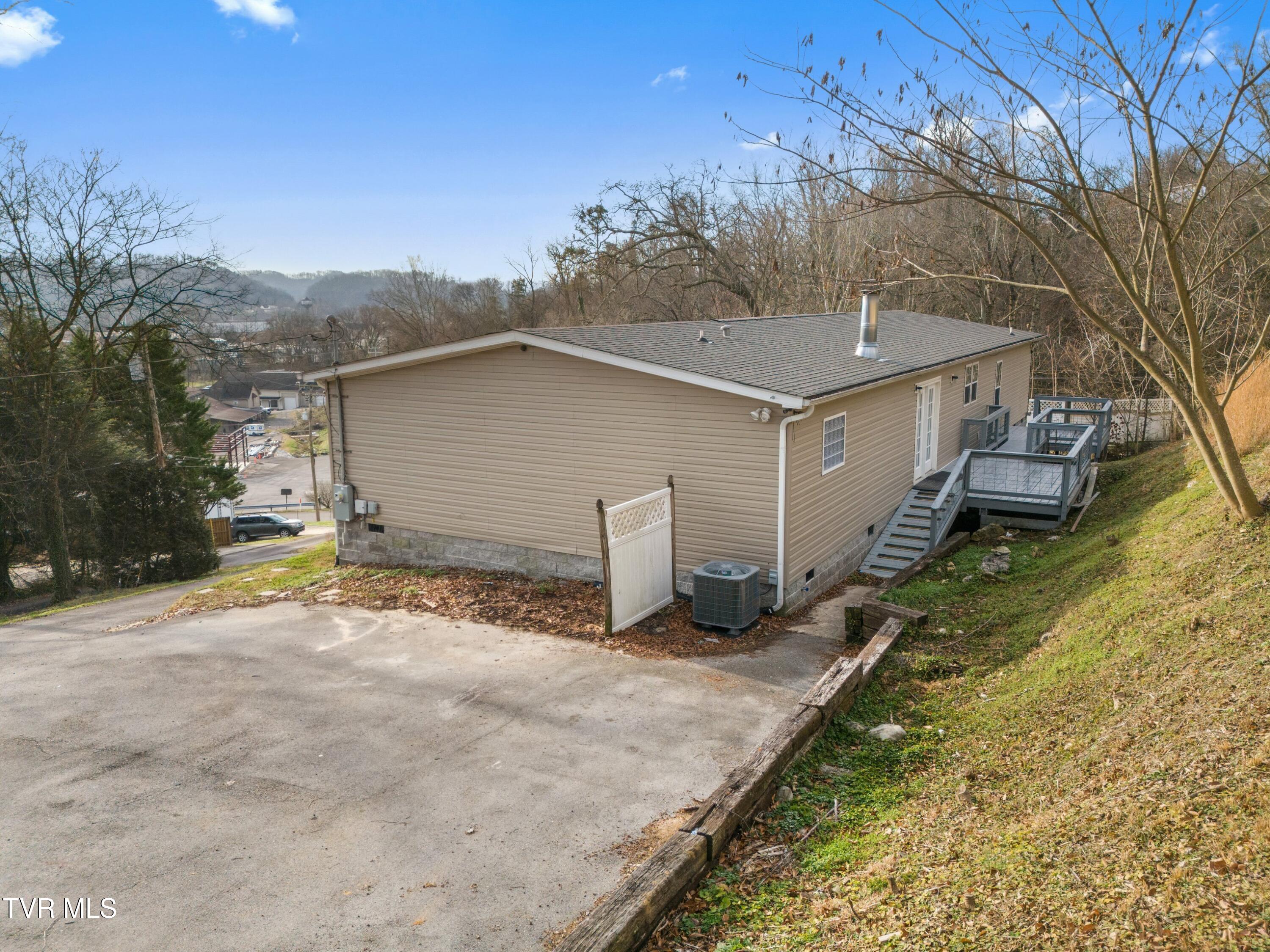 311 Spring Street Clinton, TN 37716 - Photo 30 of 40 030-311SpringStreet-Clinton-TN-37716-SMA