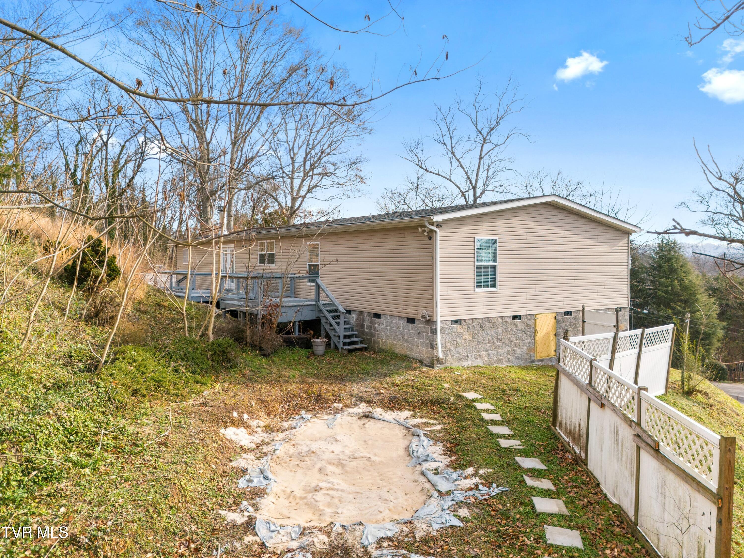 311 Spring Street Clinton, TN 37716 - Photo 4 of 40 003-311SpringStreet-Clinton-TN-37716-SMA