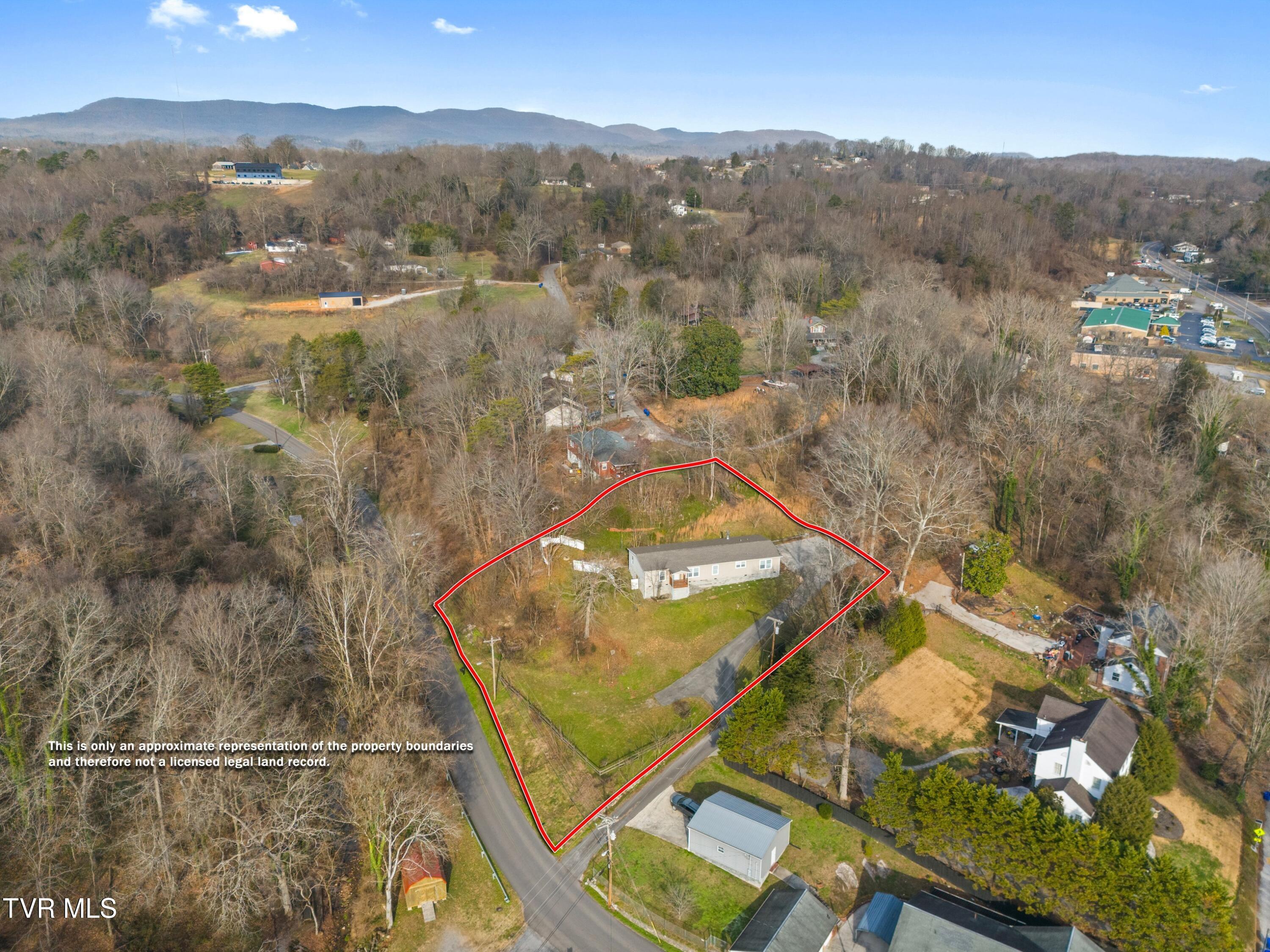 311 Spring Street Clinton, TN 37716 - Photo 5 of 40 004-311SpringStreet-Clinton-TN-37716-SMA