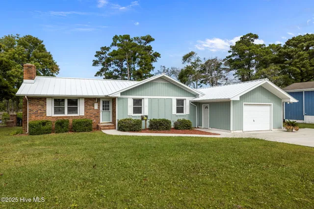 $499,900 | 312 Rollingwood Drive, Newport, NC 28570