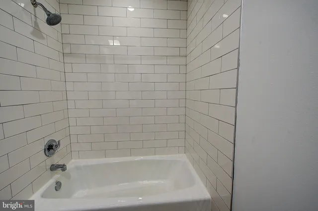 a view of a backyard with pathway