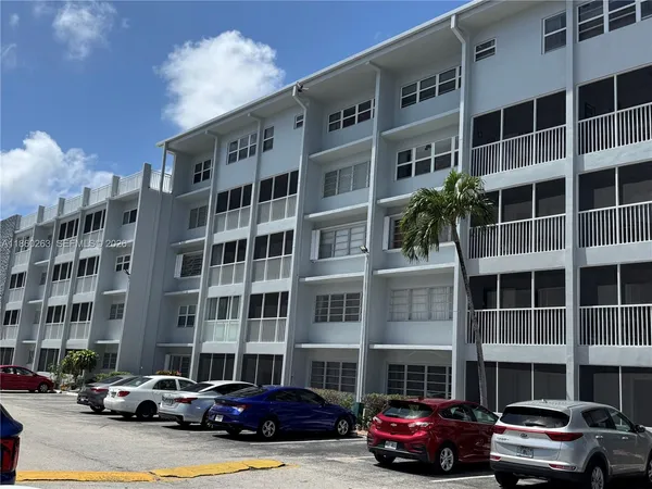 $1,800 | 215 Southeast 3rd Avenue, Unit 305A, Hallandale Beach, FL 33009