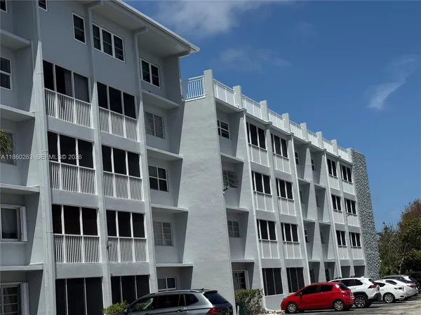 $1,800 | 215 Southeast 3rd Avenue, Unit 305A, Hallandale Beach, FL 33009