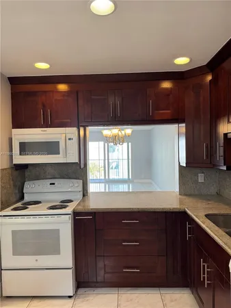 $1,800 | 215 Southeast 3rd Avenue, Unit 305A, Hallandale Beach, FL 33009