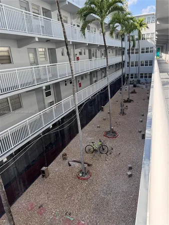 $1,800 | 215 Southeast 3rd Avenue, Unit 305A, Hallandale Beach, FL 33009