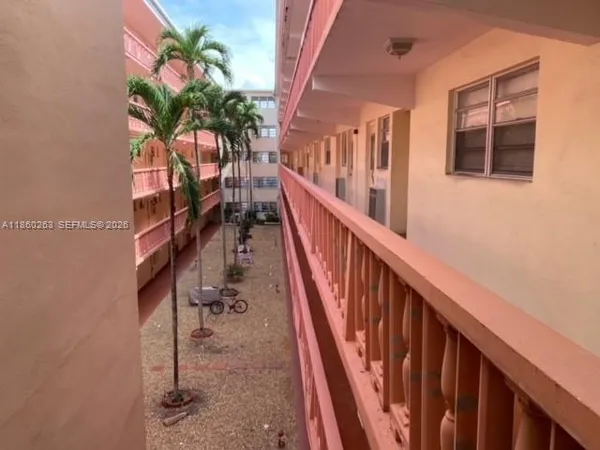 $1,800 | 215 Southeast 3rd Avenue, Unit 305A, Hallandale Beach, FL 33009