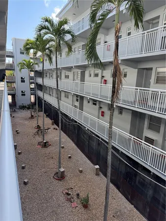 $1,800 | 215 Southeast 3rd Avenue, Unit 305A, Hallandale Beach, FL 33009