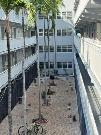 $1,800 | 215 Southeast 3rd Avenue, Unit 305A, Hallandale Beach, FL 33009