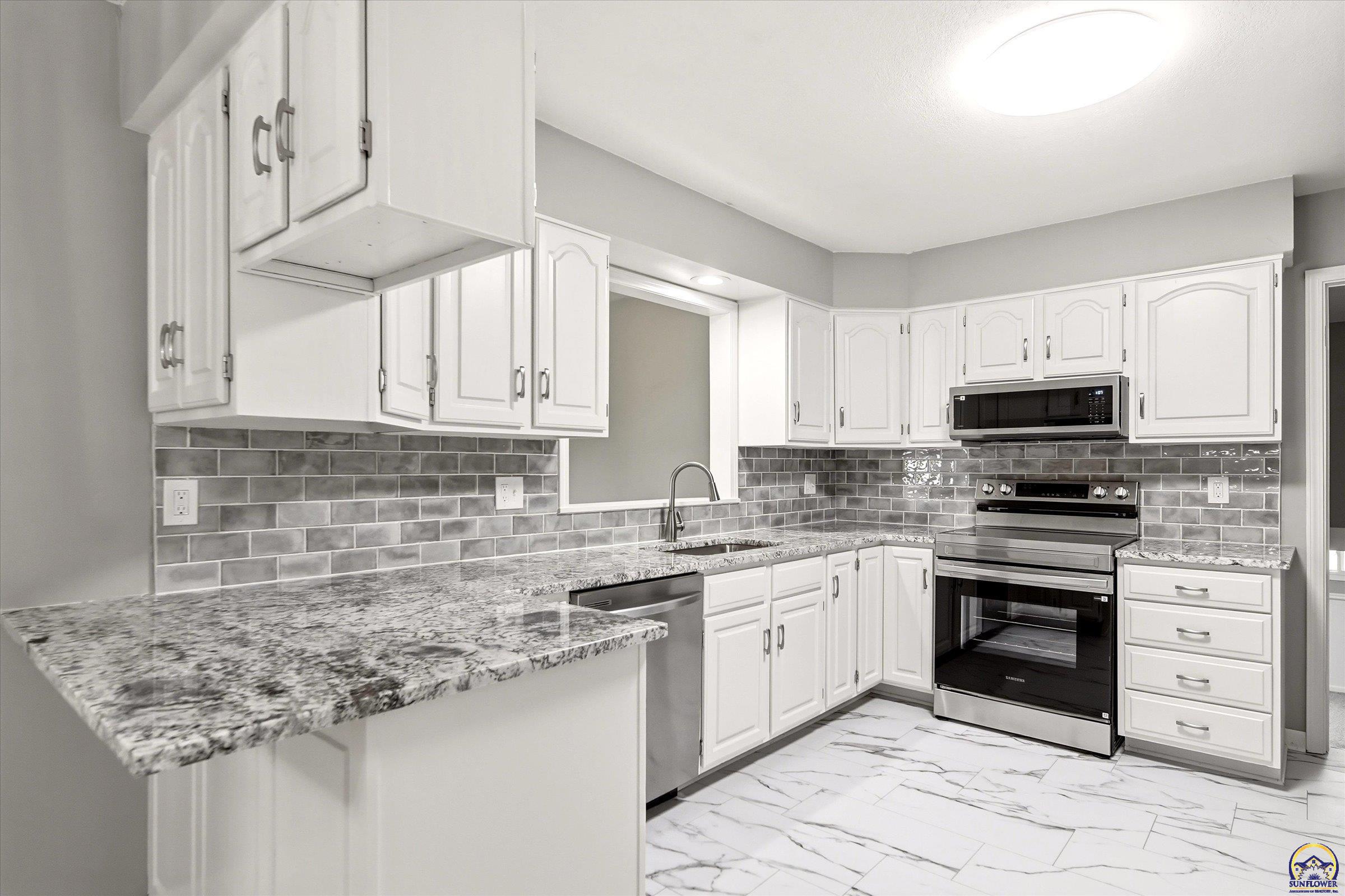 4625 Northwest Brickyard Road Topeka, KS 66618 - Photo 3 of 53
