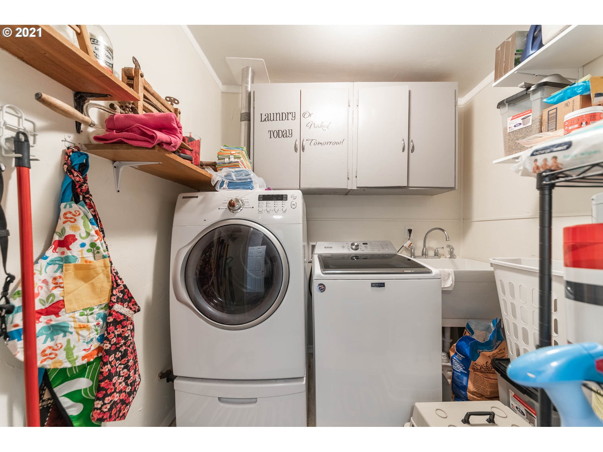 38383 Dexter Road Dexter, OR 97431 - Photo 11 of 32 a utility room with dryer and washer