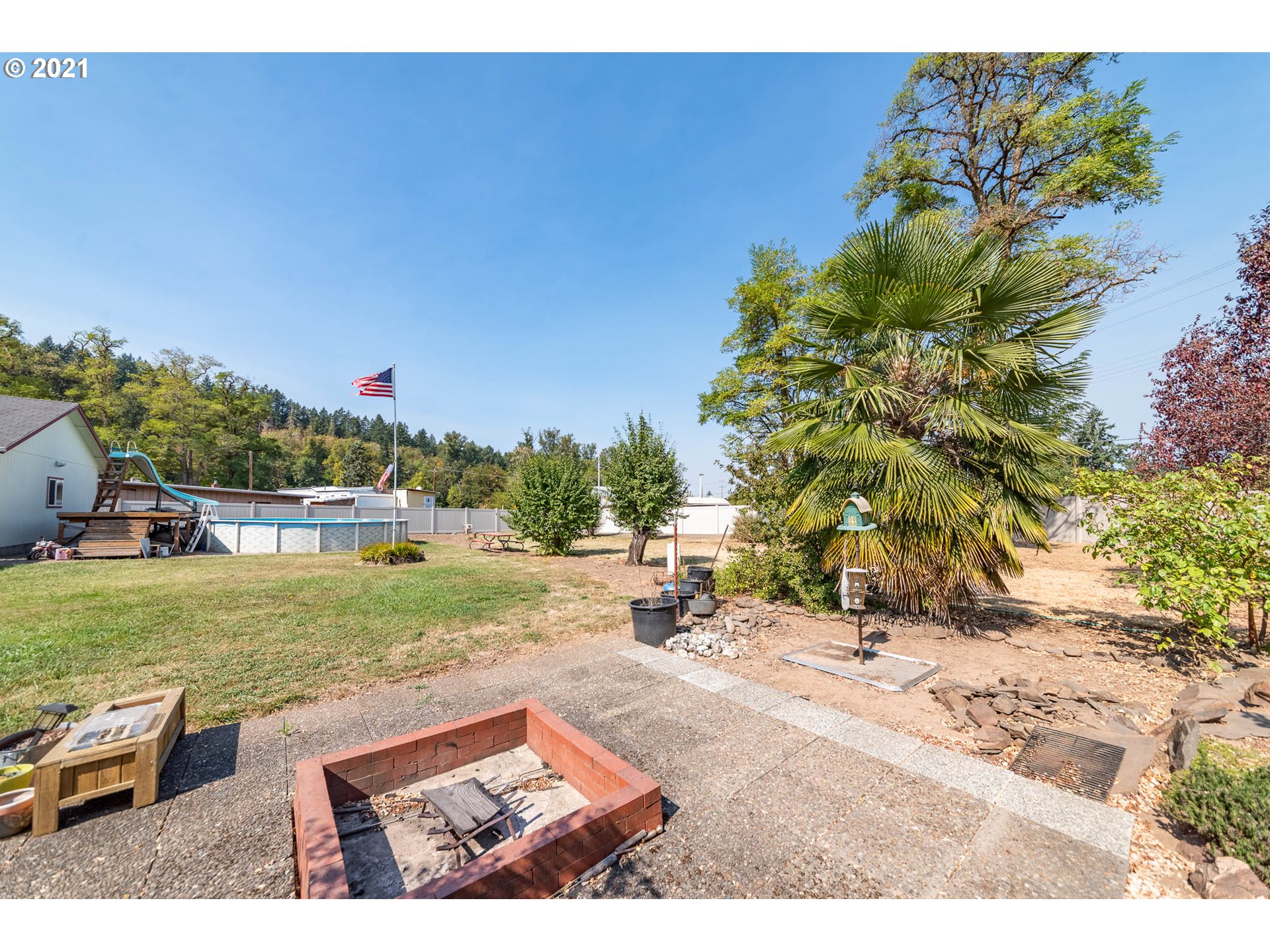 38383 Dexter Road Dexter, OR 97431 - Photo 21 of 32 a backyard of a house with table and chairs