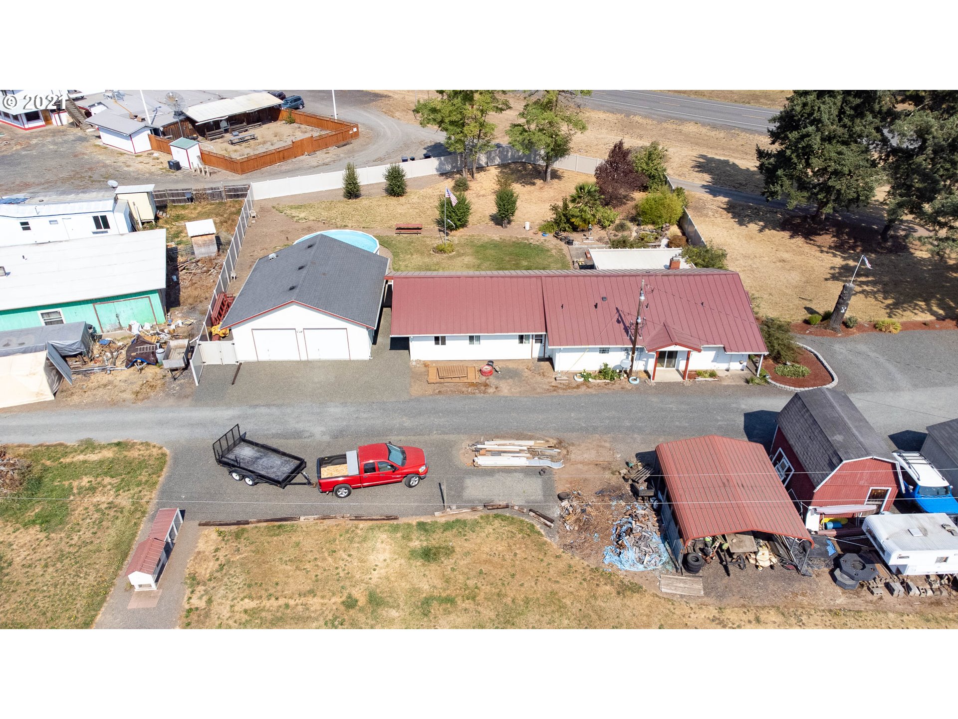 38383 Dexter Road Dexter, OR 97431 - Photo 31 of 32 an aerial view of a house