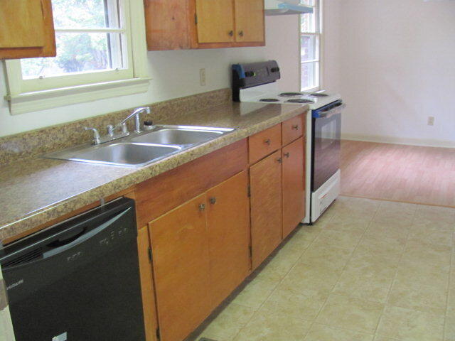222 Cuttino Road Sumter, SC 29150 - Photo 5 of 11