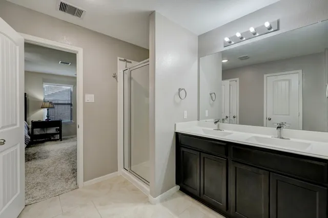 a en suite bathroom with double sink and a mirror
