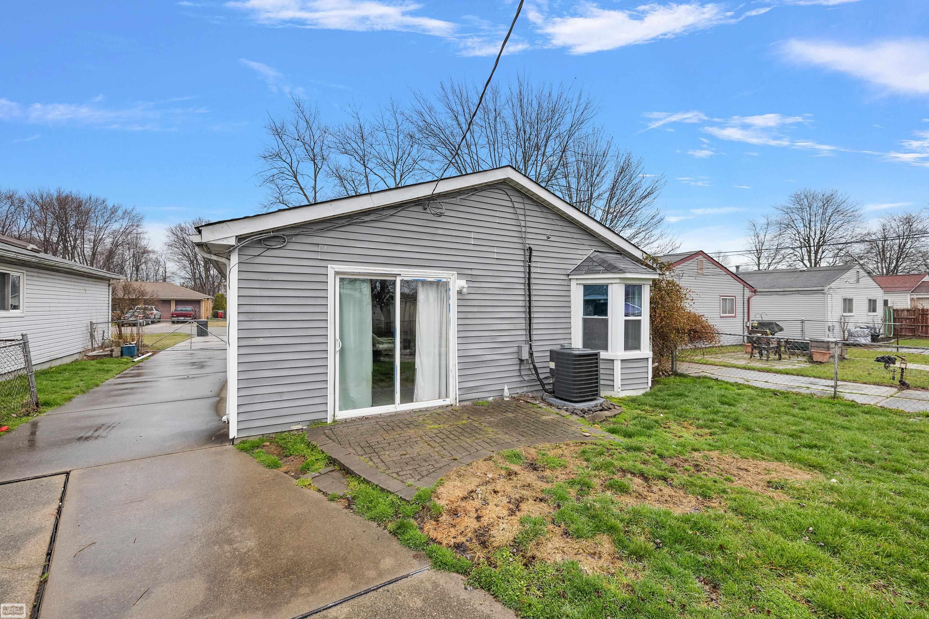 26082 Clear Street Harrison, MI 48045 - Photo 30 of 43