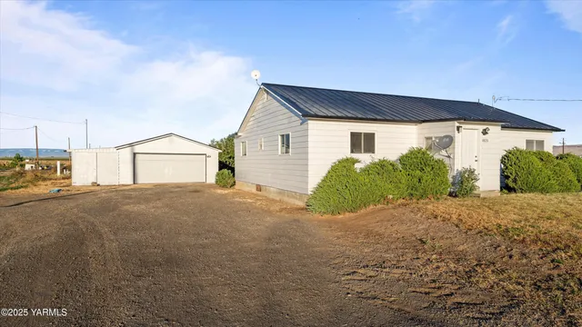 a house view with a outdoor space