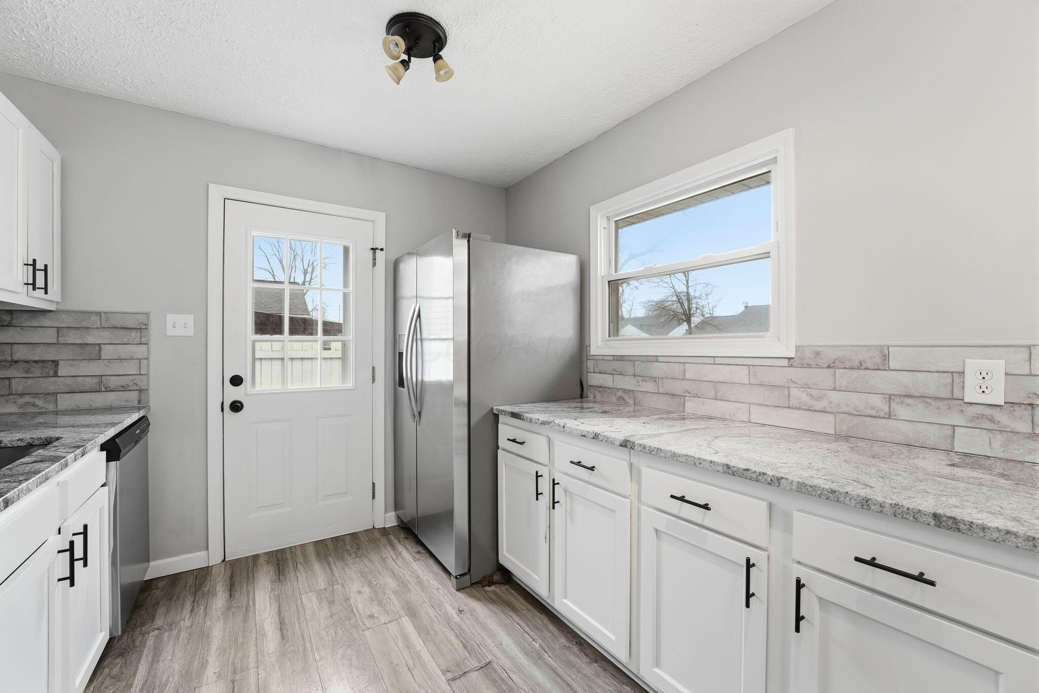1260 Country Club Road Columbus, OH 43227 - Photo 6 of 28 Kitchen