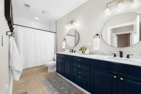 $359,000 | 2811 North Bell Avenue, Unit 403, Chicago, IL 60618