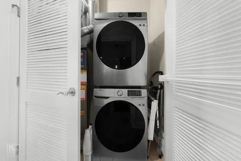 $359,000 | 2811 North Bell Avenue, Unit 403, Chicago, IL 60618