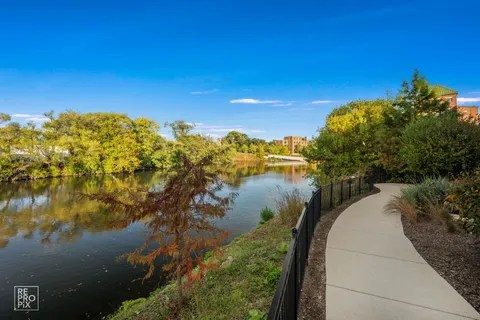 $359,000 | 2811 North Bell Avenue, Unit 403, Chicago, IL 60618